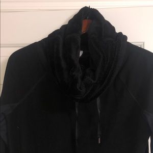 Women’s Lululemon pullover